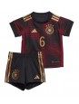Tyskland Joshua Kimmich #6 Replika Borta Kläder Barn VM 2022 Kortärmad (+ byxor)